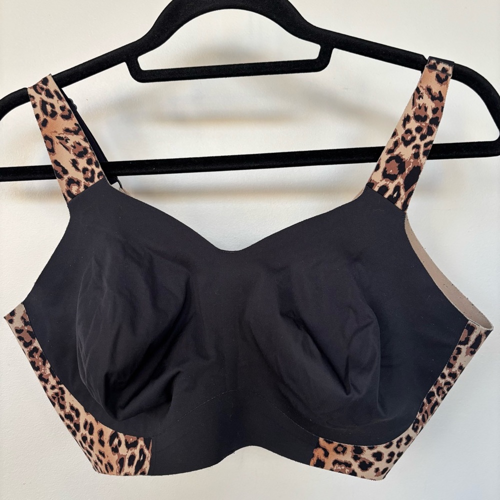 Wireless Full-Coverage Bra with Leopard-Print Accents - Black